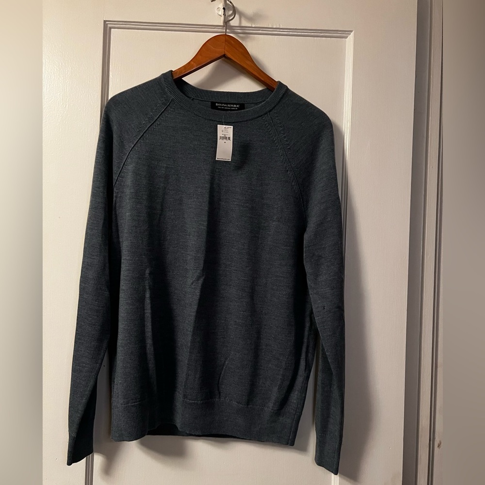 Banana Republic men’s lightweight sweater blue Size: M